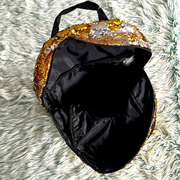 🤩Style Lab Magic Sequin Backpack in Gold ✨and Silver🪩 - Picture 7 of 13